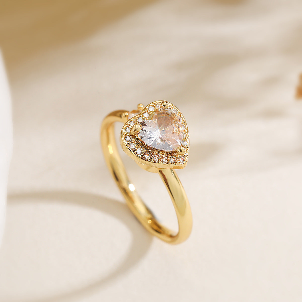 Anello in rame girevole a forma di farfalla floreale con placcatura in oro 18K e intarsio in zircone da donna, anello geometrico minimalista alla moda