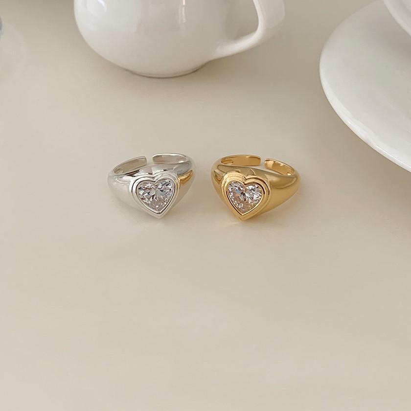Anello minimalista da donna a forma di cuore in argento sterling 925 con intarsio di zirconi
