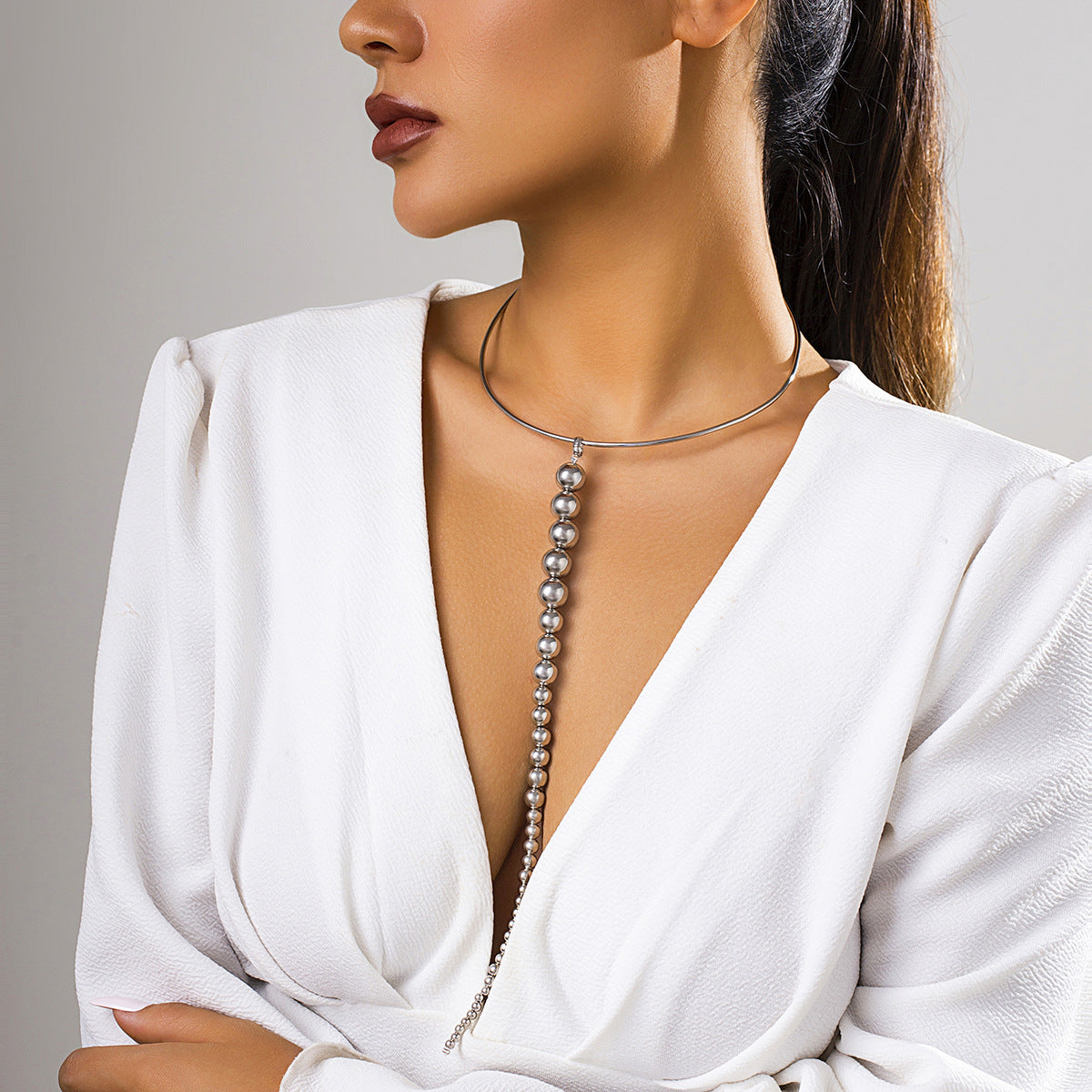 Collar estilo punk de plástico geométrico con colgante de cuentas lisas para mujer