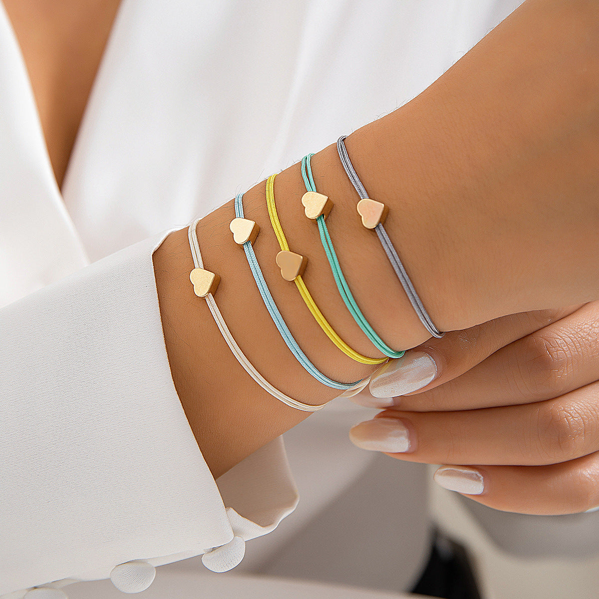 Set braccialetto minimalista a cuoricino regolabile con chiusura a scorrimento in lega con finitura placcata da donna, bracciale colorato dolce e ispirato al bosco impilabile