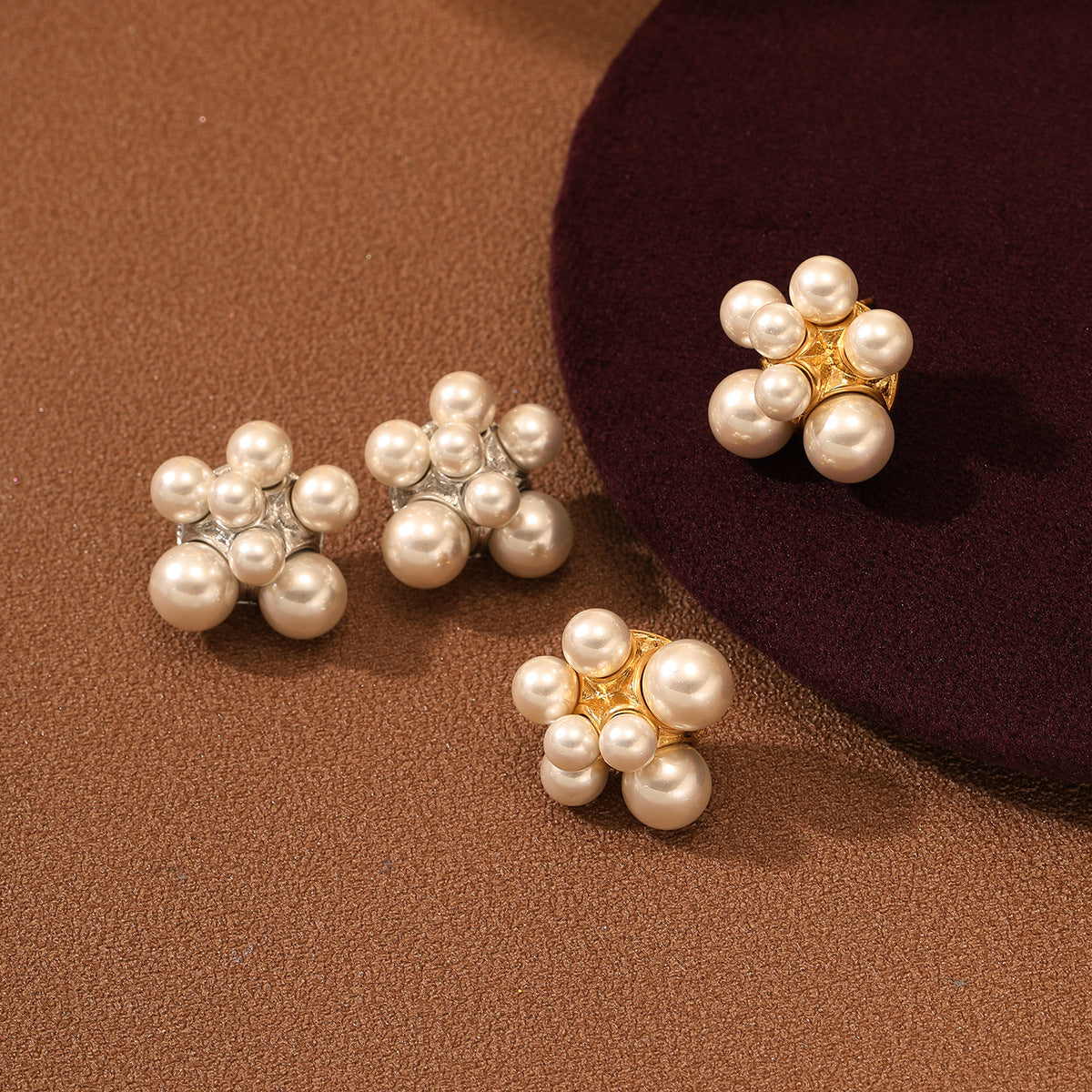 Orecchini da donna vintage in stile francese placcati oro 18K con perle, a forma floreale e geometrica in acciaio al titanio