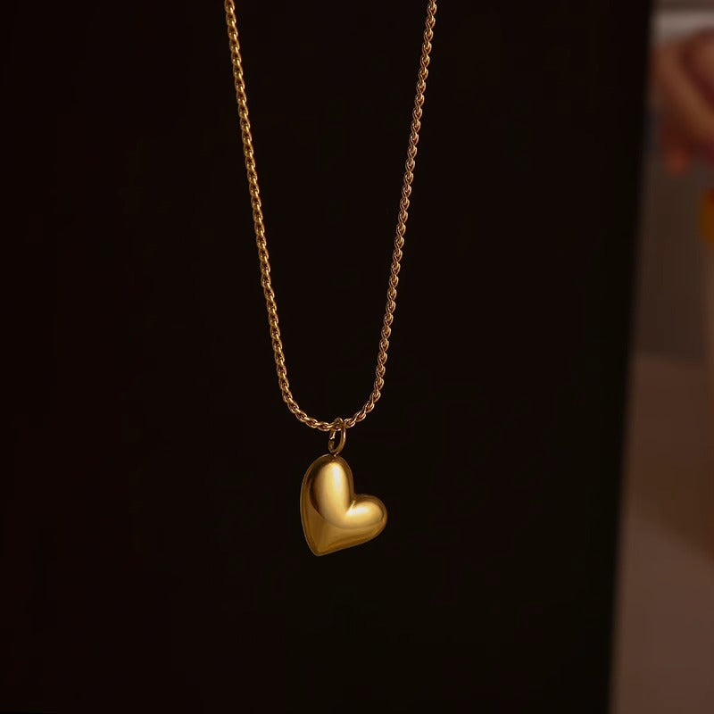 Original Design Heart-Shaped Titanium Steel Plated Clavicle Necklace for Women with Irregular Detail