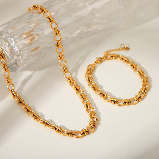 Collana Minimalista Geometrica in Acciaio Titanio da Donna con Finitura Galvanizzata e Catena Fatta a Mano