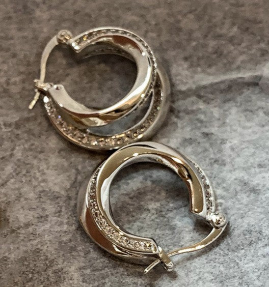 Aretes Geométricos Minimalistas de Cobre con Acabado Chapado para Mujer Pendientes Modernos y Versátiles