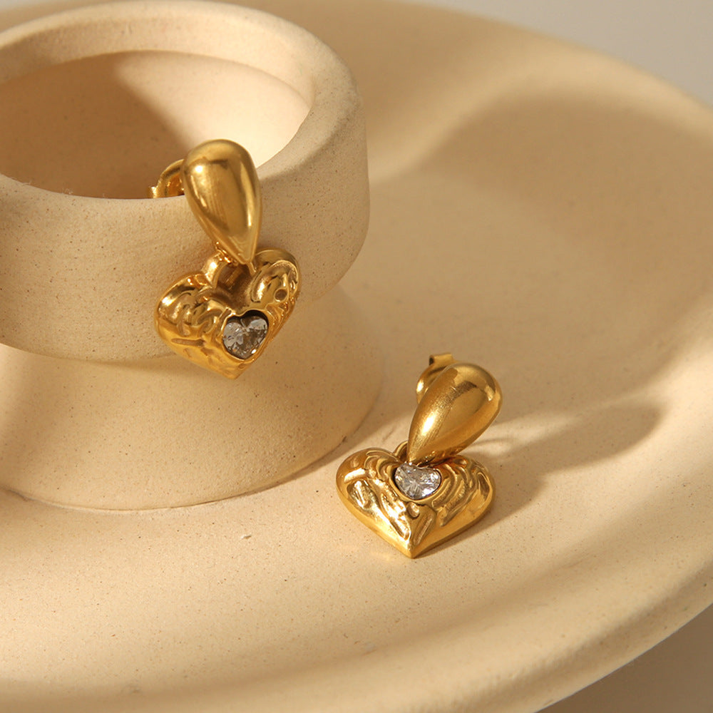 Pendientes minimalistas de acero inoxidable con forma de corazón y lágrima, incrustaciones de pedrería y textura martillada, chapados en oro de 18 quilates para mujer
