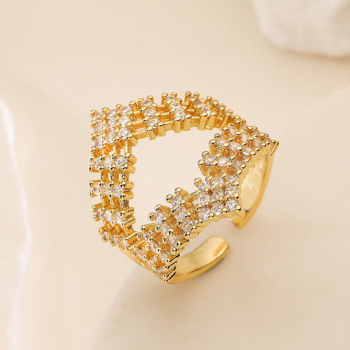 Anello Aperto Geometrico Minimalista da Donna in Rame con Placcatura in Oro 18K e Intarsio di Zirconi