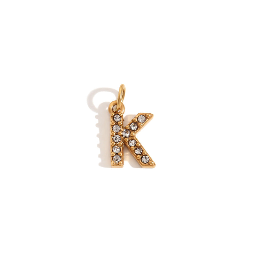 Collana pendente con iniziale in acciaio inossidabile placcato oro 18K e intarsio di strass, stile minimalista