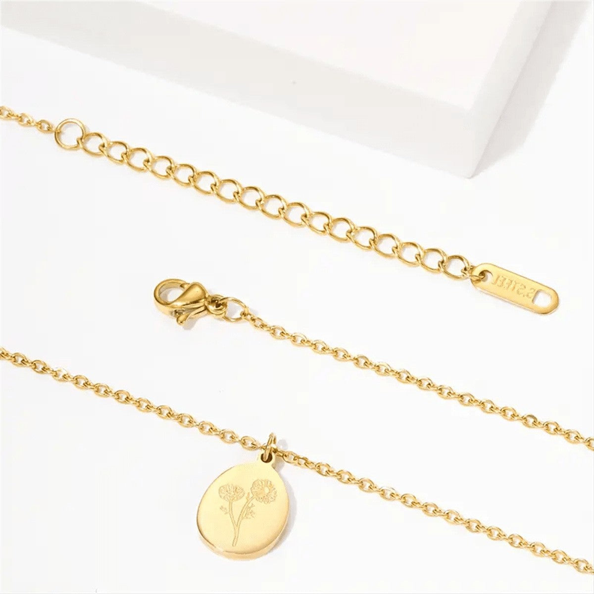Minimalist Stainless Steel Polished Round Coin Pendant Necklace with Titanium Steel Charm for Unisex Everyday Wear
