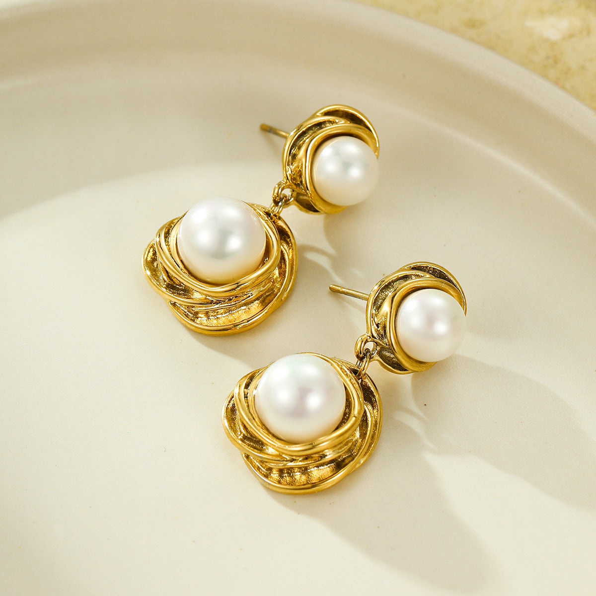 Orecchini tondi a spirale in acciaio inossidabile placcati oro 18 carati con perle intarsiate, stile vintage, da donna