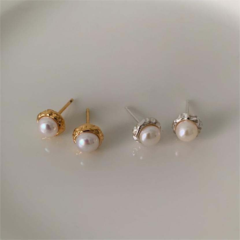 Minimalist Korean-Style Asymmetrical Pearl Stud Earrings in 925 Sterling Silver with Geometric Beveled Cubic Design