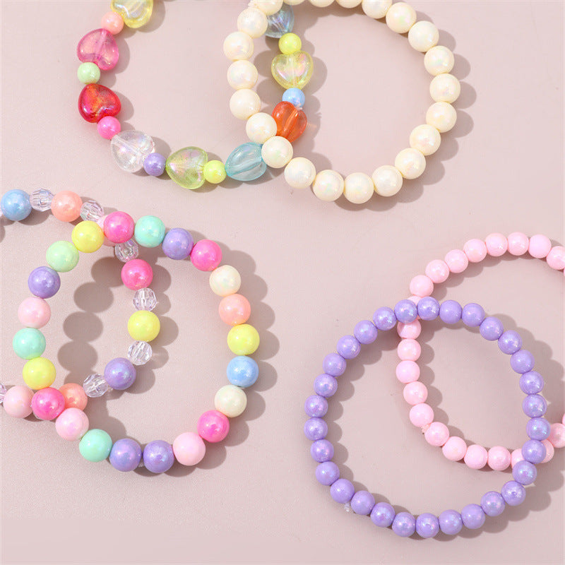 Set di Braccialetti Minimalisti Fatti a Mano a Forma di Cuore Colorati con Perline in Resina per Bambini