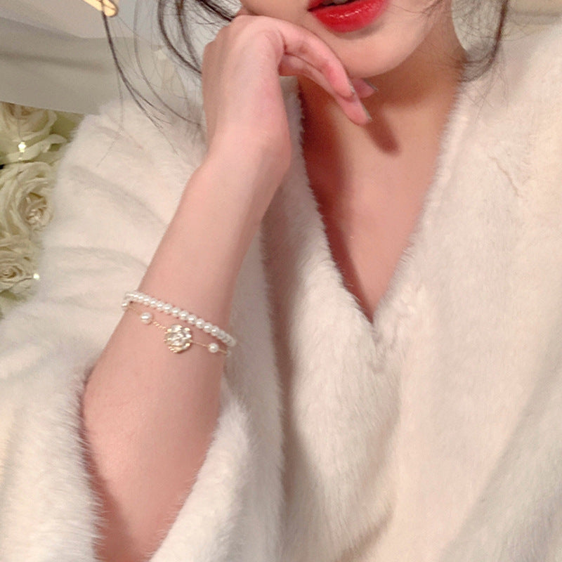 Elegante pulsera de perlas con diseño de doble capa y camelias para mujer, joyería floral hecha a mano de estilo lujoso