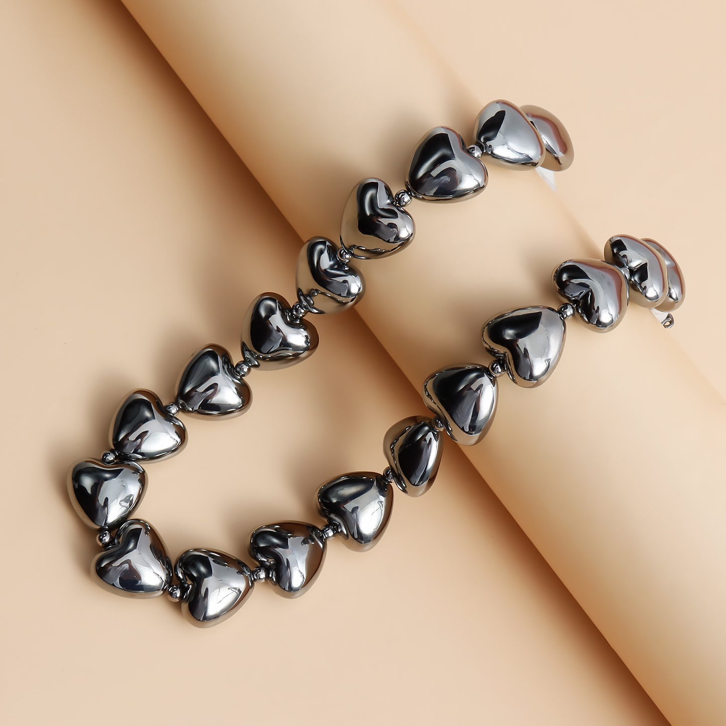 Collar con dije de corazón 3D dulce y atrevido con acabado galvanizado para mujer, cadena con relicario