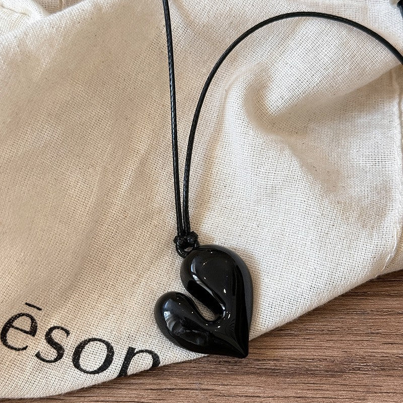 Collana con ciondolo geometrico in acrilico stile retrò da donna con charm in lega, fatta a mano, catena a strati alla moda minimalista