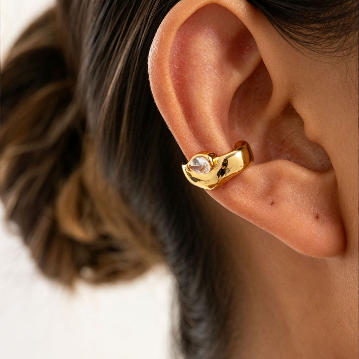 Elegant PVD Plated Stainless Steel Teardrop Rhinestone C-Shape Ear Clip for Women