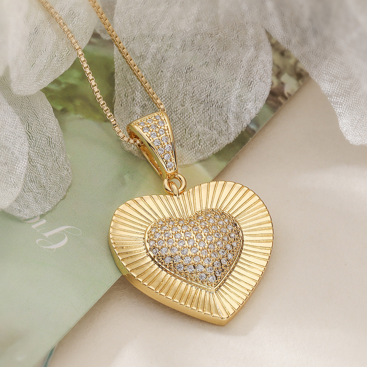 Minimalist Elegant 18K Gold Plated Brass Heart Cubic Zirconia Pendant Necklace for Women