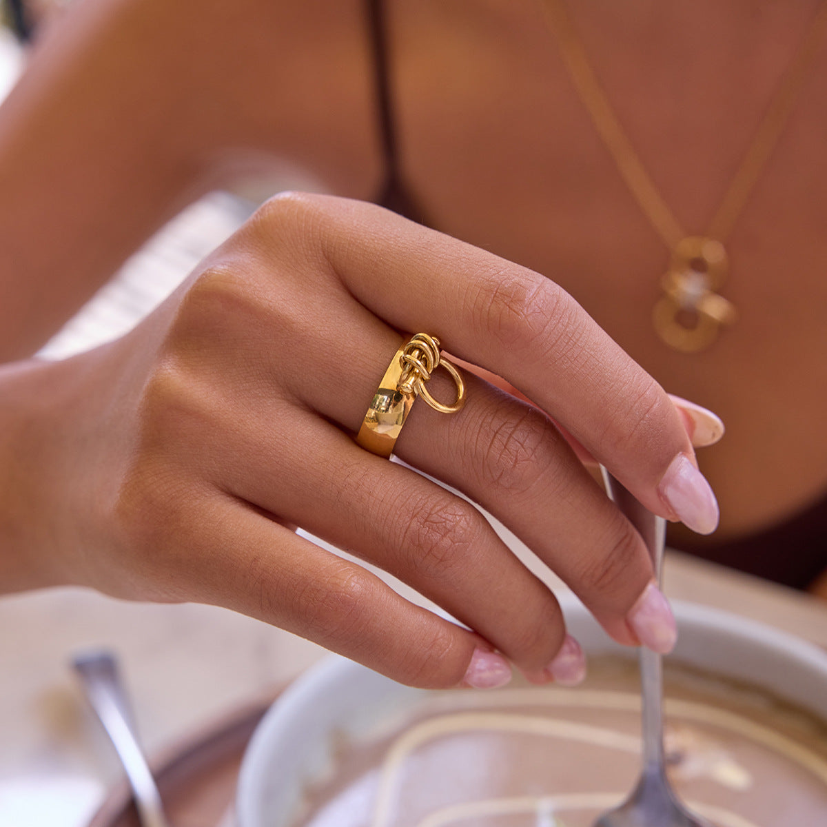 Anello geometrico in acciaio al titanio da donna con finitura galvanica Gioielli minimalisti alla moda