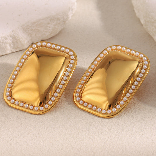 Pendientes minimalistas de acero inoxidable con diseño geométrico, chapado en oro de 18 quilates y pequeños acentos de perlas