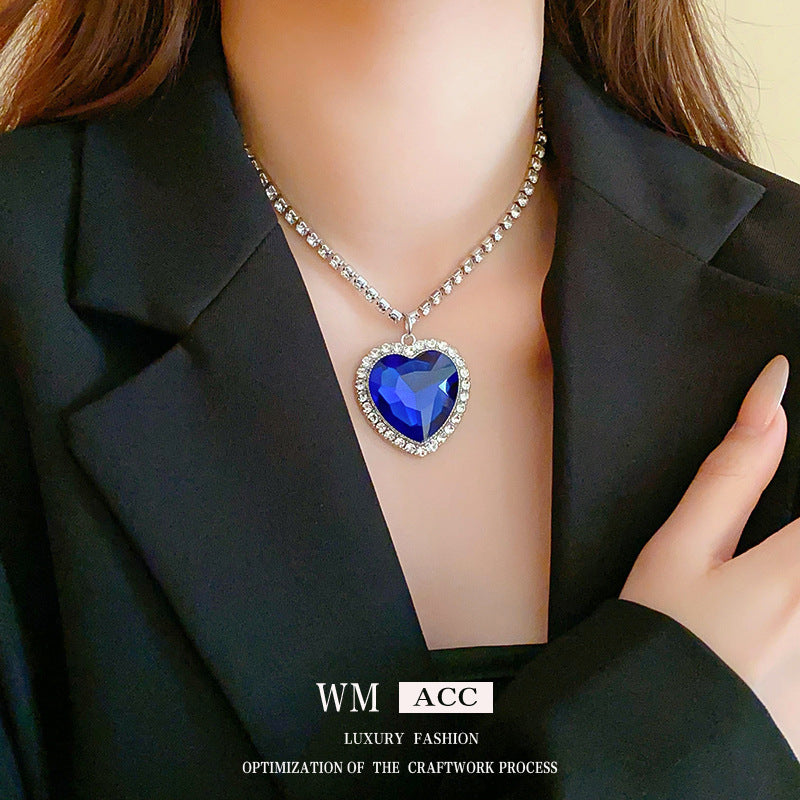 Collana con pendente a cuore a goccia in stile lusso con intarsio in strass in acciaio al titanio su catena in rame da donna