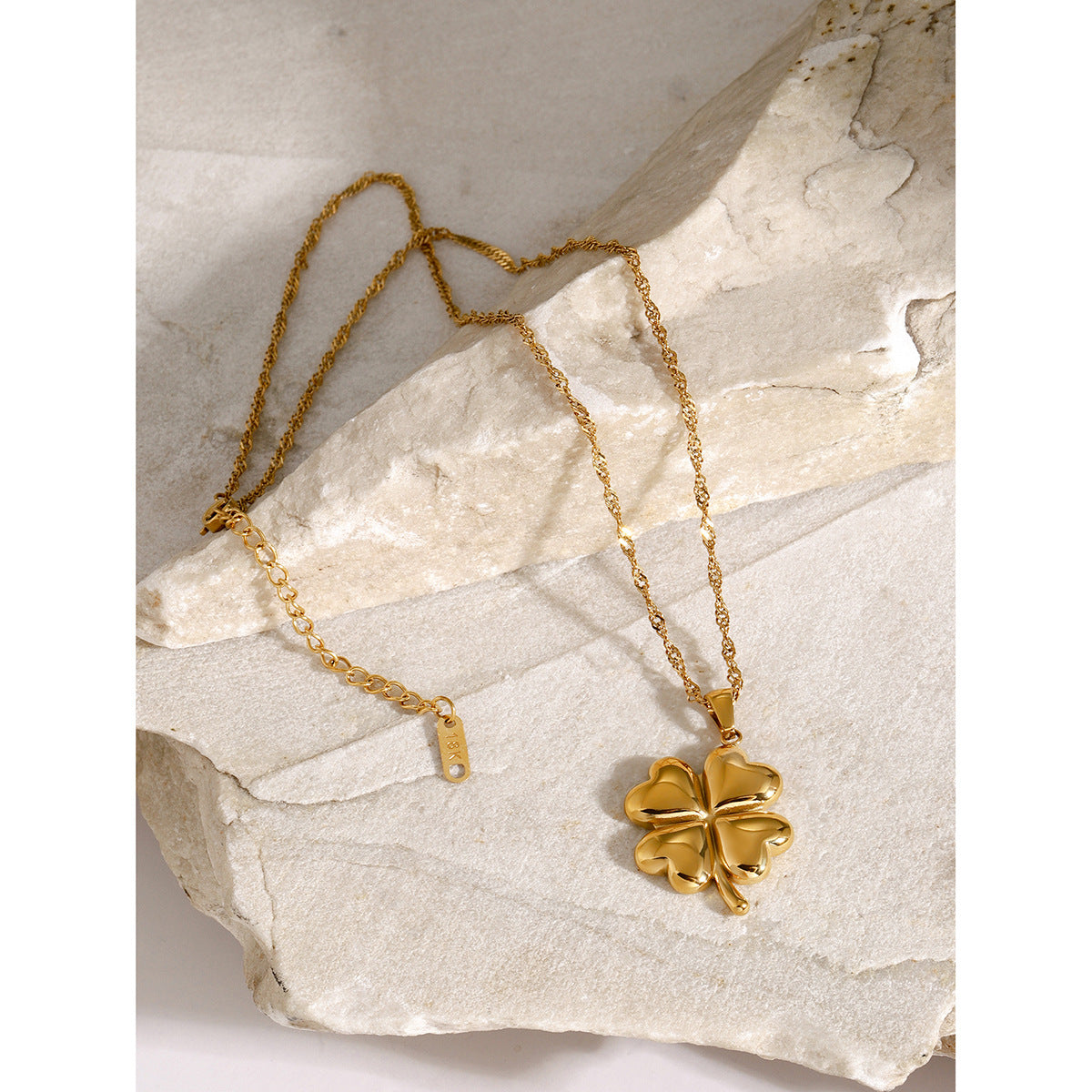 Collana a catena con ciondolo in acciaio inossidabile placcato oro 18 carati a forma di pianta, stile minimalista
