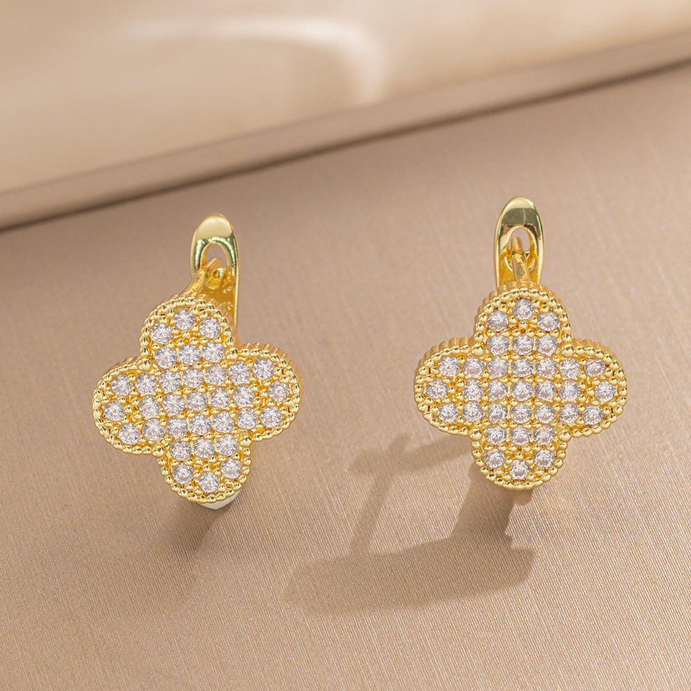 Orecchini eleganti a quadrifoglio in rame con placcatura in oro 18 carati e intarsio di zirconi, design floreale e geometrico, gioielli di moda da donna