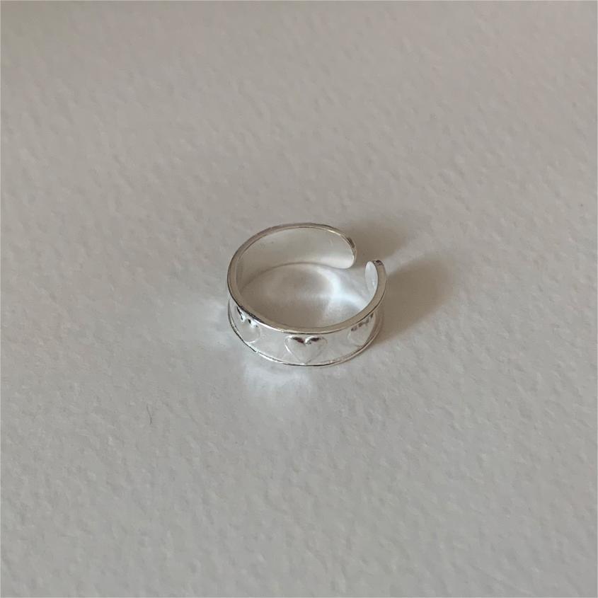 Anello Minimalista a Cuore in Argento Sterling S925 con Fascia Lucida e Design Geometrico