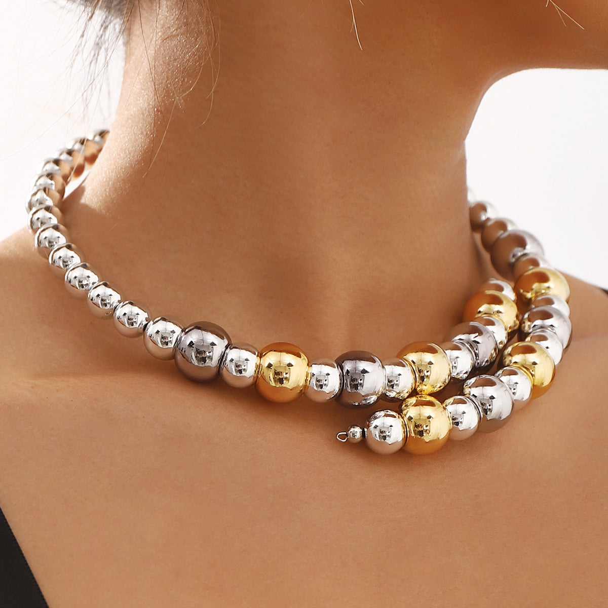 Gargantilla geométrica minimalista de perlas con detalles de diamantes de imitación y base de CCB para mujer