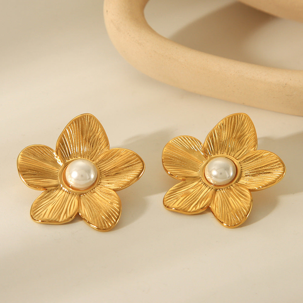Minimalist Floral-Shaped Titanium Steel Stud Earrings with 18K Gold Plating and Pearl Accents for Women