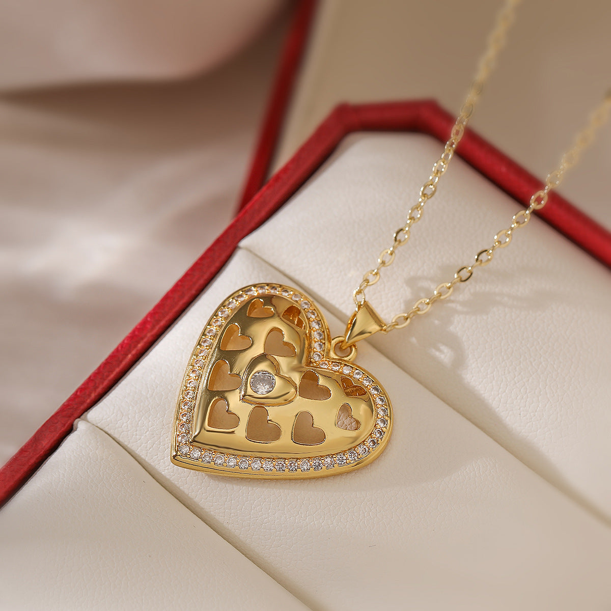 Collana con Pendente Minimalista in Rame Lusso con Placcatura in Oro 18K e Zircone a Forma di Cuore per Donne