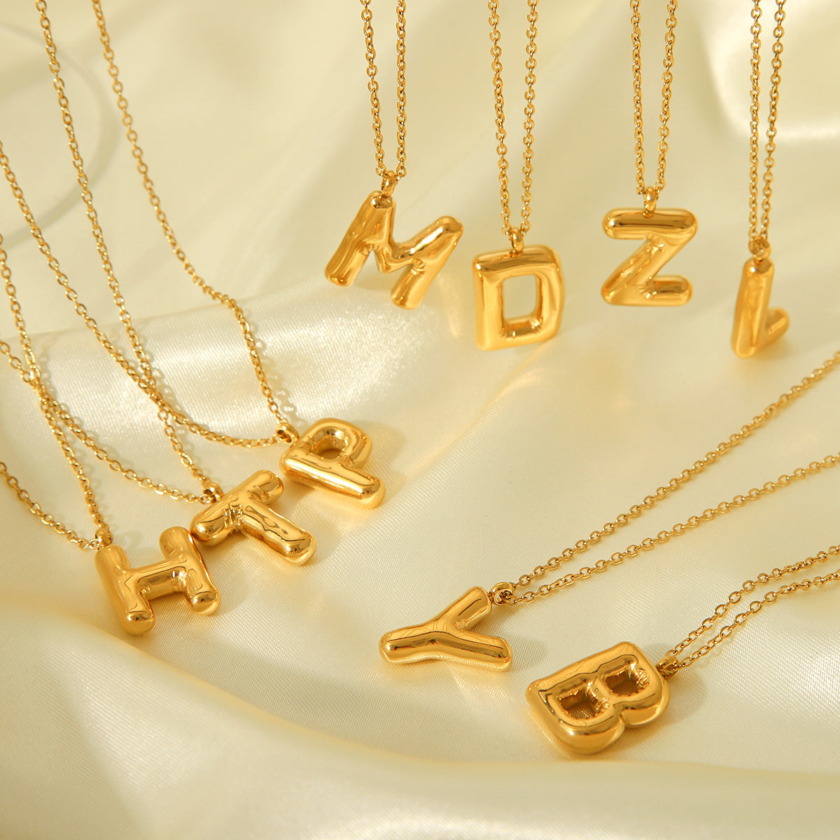 Collana con ciondolo a bolla in acciaio al titanio con finitura galvanica per donna, catena in acciaio inossidabile con ciondolo minimalista alla moda con alfabeto