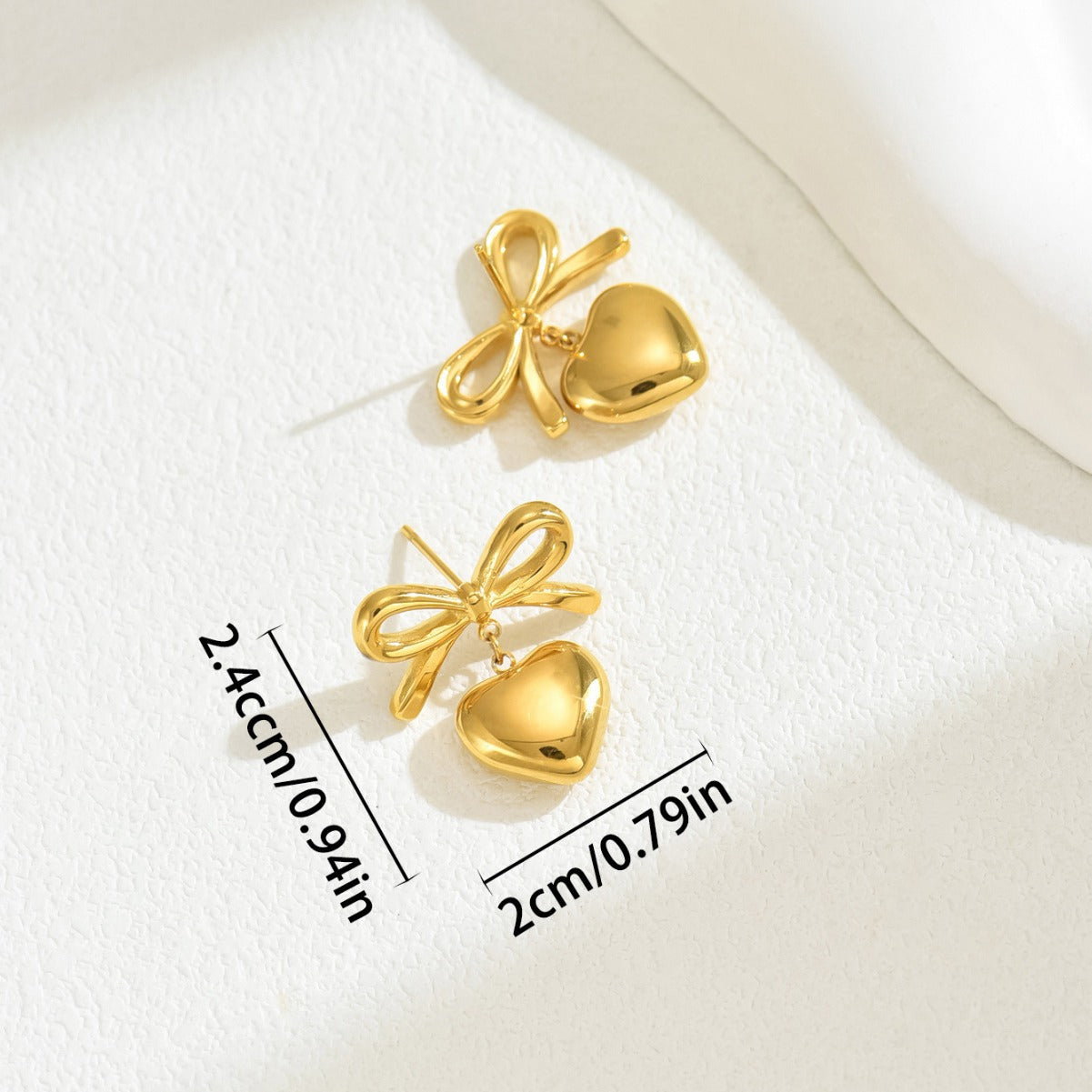 Elegantes Pendientes de Corazón y Lazo en Cobre con Acabado Galvanizado para Mujer