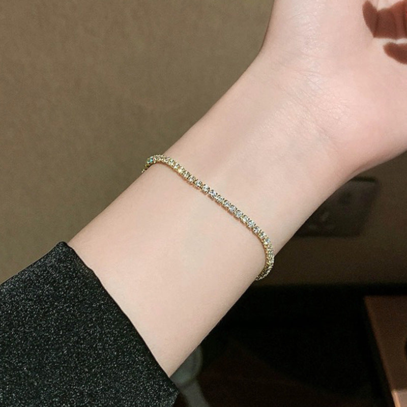 Pulsera minimalista de aleación con incrustaciones de pedrería y diseño geométrico para mujer, con brillo tipo diamante y estilo chic
