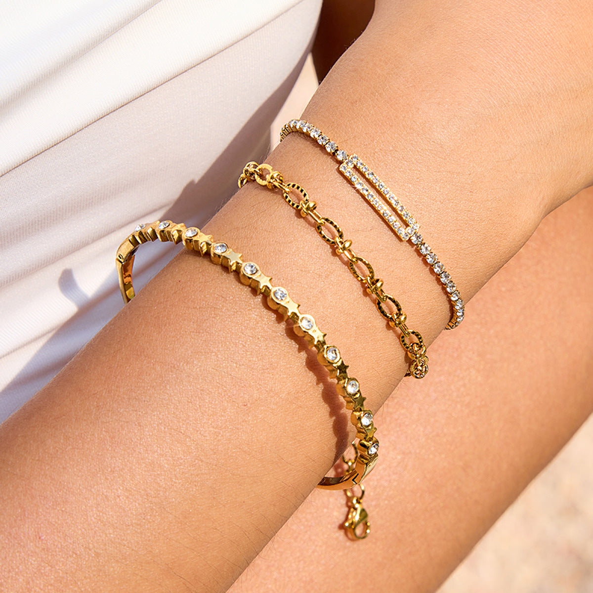 Elegante bracciale in acciaio inossidabile a forma di cuore con intarsio di strass, finitura placcata, gioielli alla moda da donna