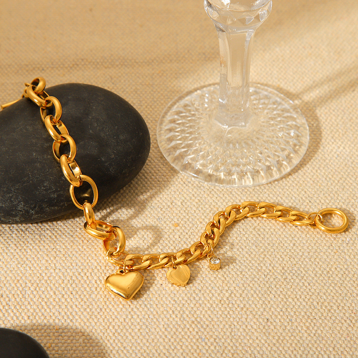 Bracciale da donna a catena cubana ovale con ciondolo a cuore in zirconia in stile INS, in acciaio inossidabile placcato oro 18K