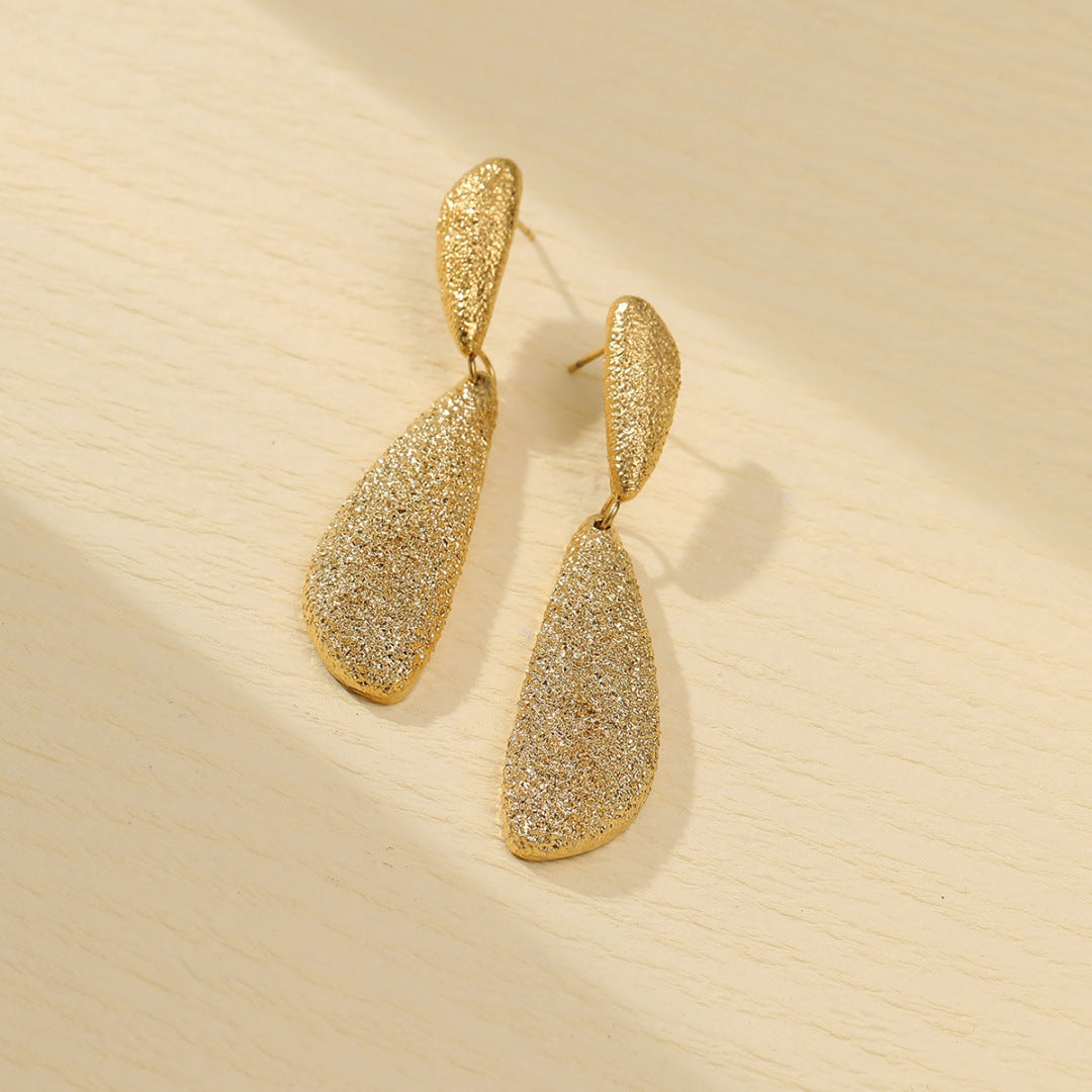 Pendientes de acero inoxidable geométricos con textura mate arrugada para mujer con acabado chapado
