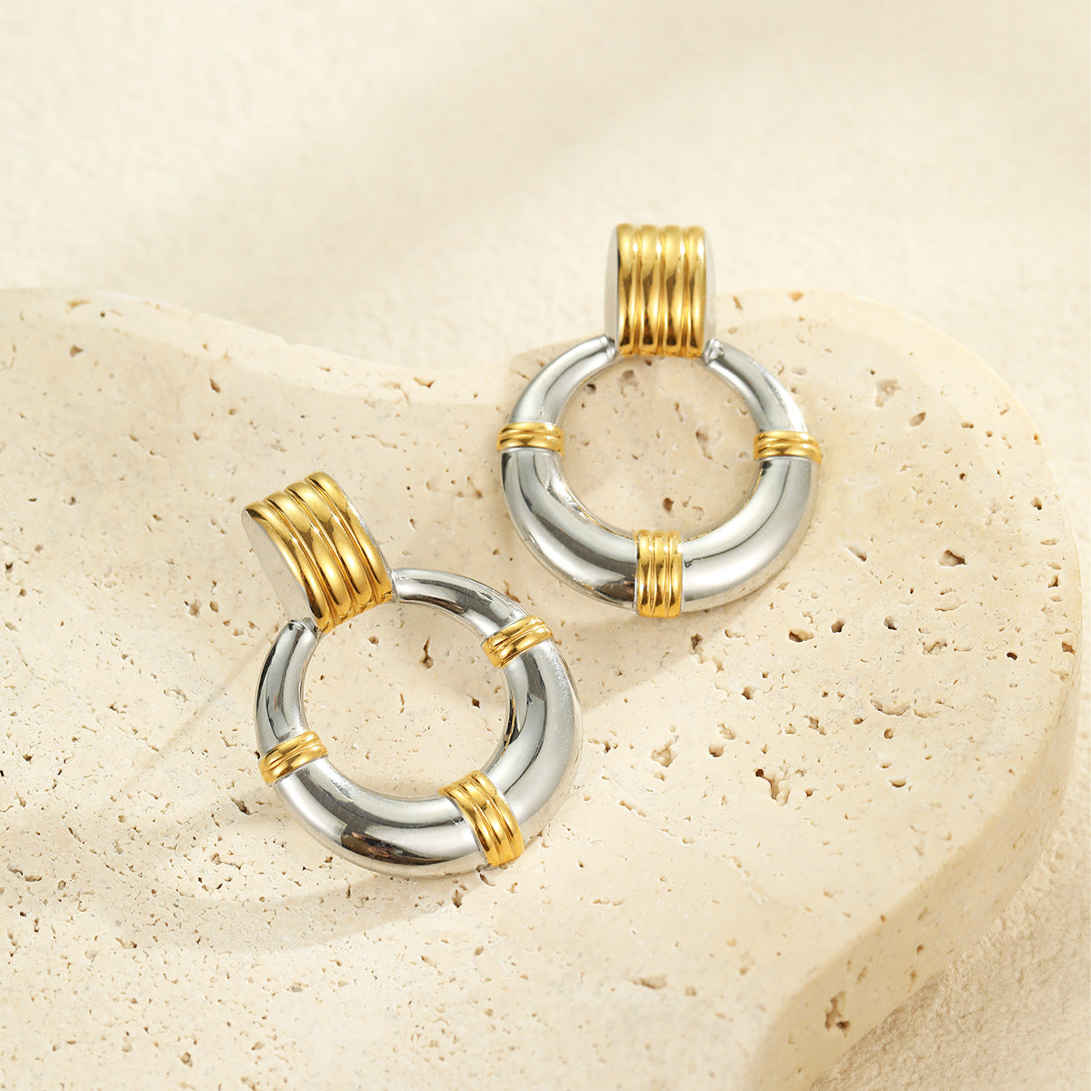 Orecchini a Cerchio Minimalisti Geometrici in Acciaio Inossidabile con Placcatura in Oro 18K da Donna