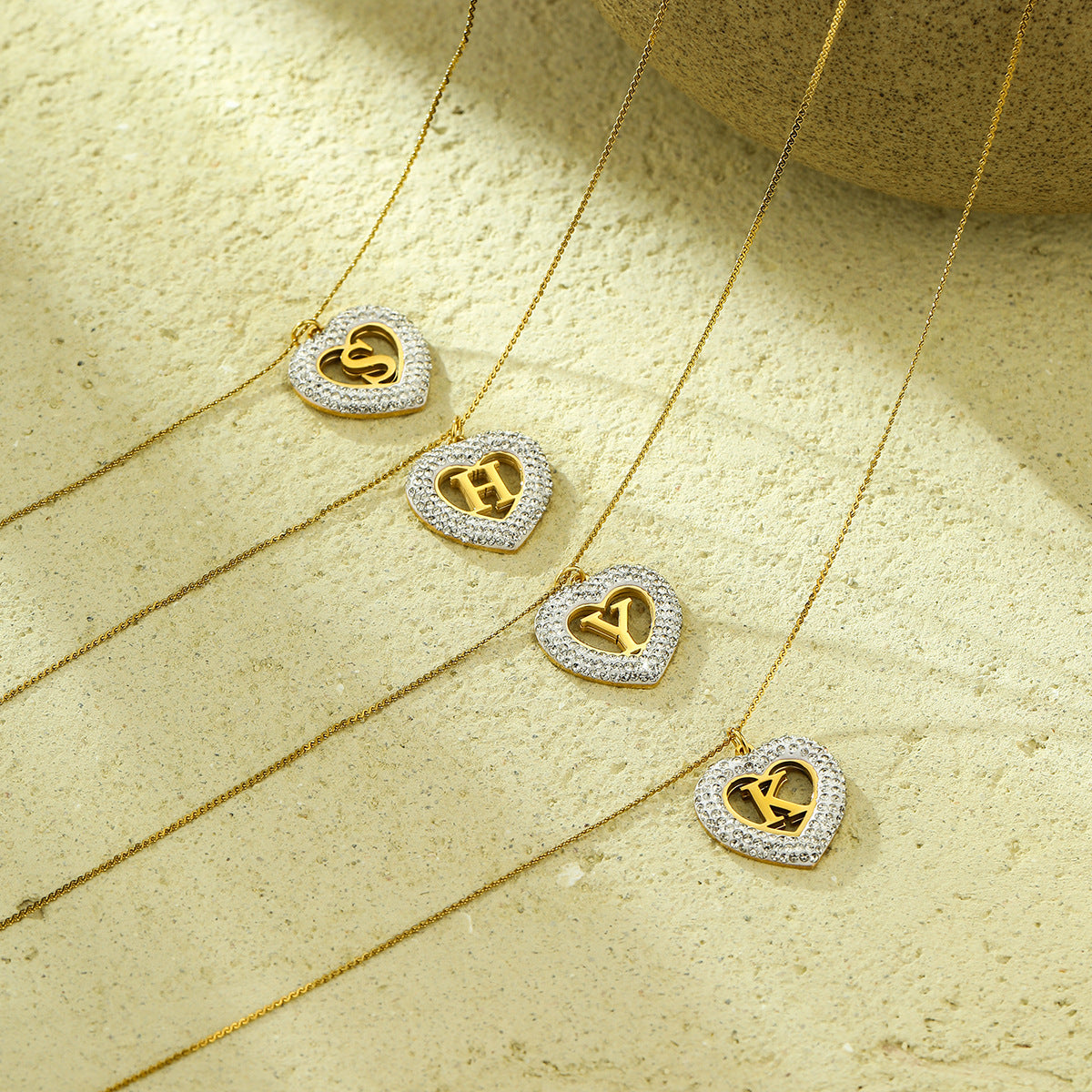 Collar de Acero Inoxidable con Colgante de Corazón de Moda con Incrustaciones de Zirconia para Mujer, Cadena Minimalista a la Clavícula con Acabado Chapado