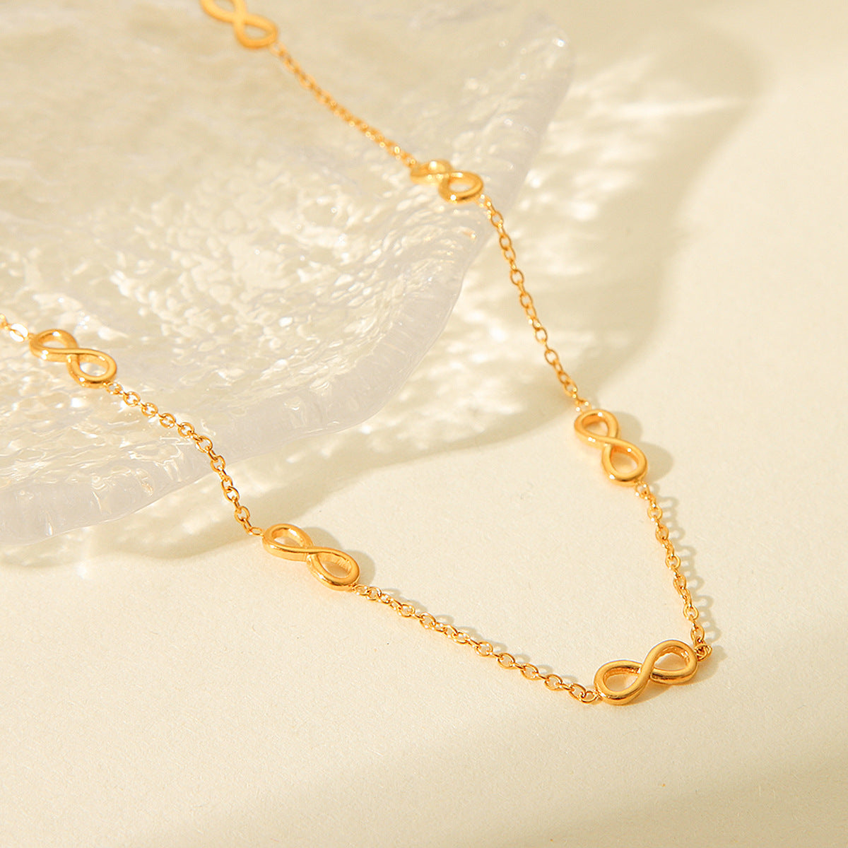 Collana con Ciondolo Numerico Geometrico Minimalista da Donna in Acciaio al Titanio Placcato Oro 18K
