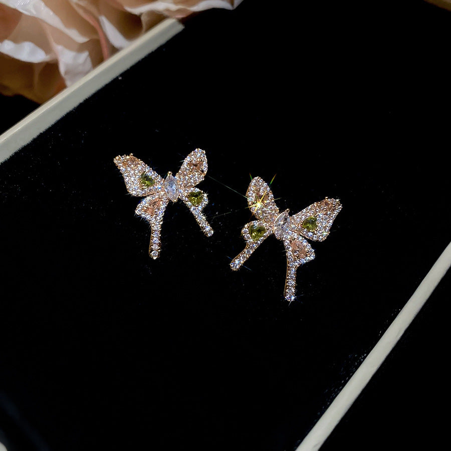 Elegante set di collana e orecchini in rame a forma di farfalla con intarsio di zirconi da donna