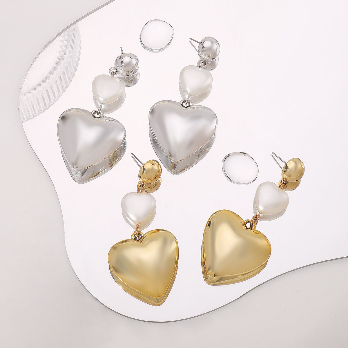 Elegantes Pendientes de Aleación con Forma de Corazón con Incrustaciones de Pedrería y Resina Bañados para Mujer