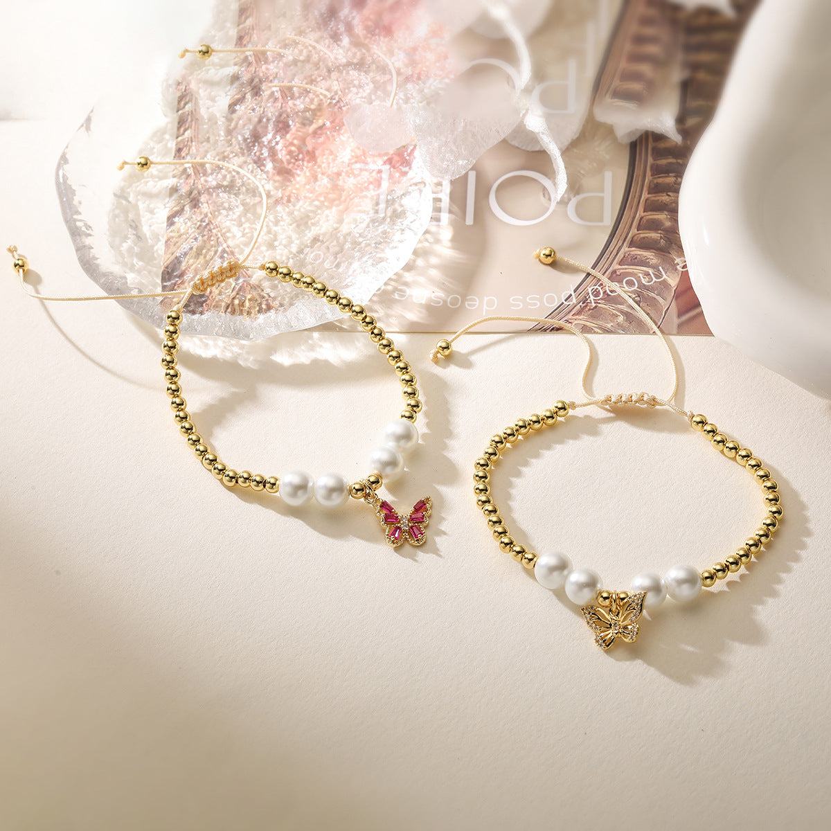 Bracciale da Donna a Farfalla in Rame Placcato Oro 18K con Intarsio in Zirconi, Stile Minimalista Fresco