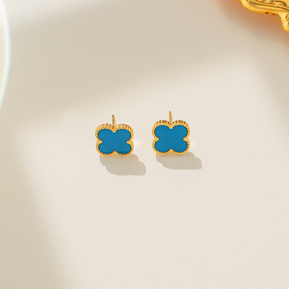 Orecchini a perno da donna a forma di trifoglio minimalisti in acciaio al titanio con finitura placcata sottovuoto, gioielli di moda ipoallergenici