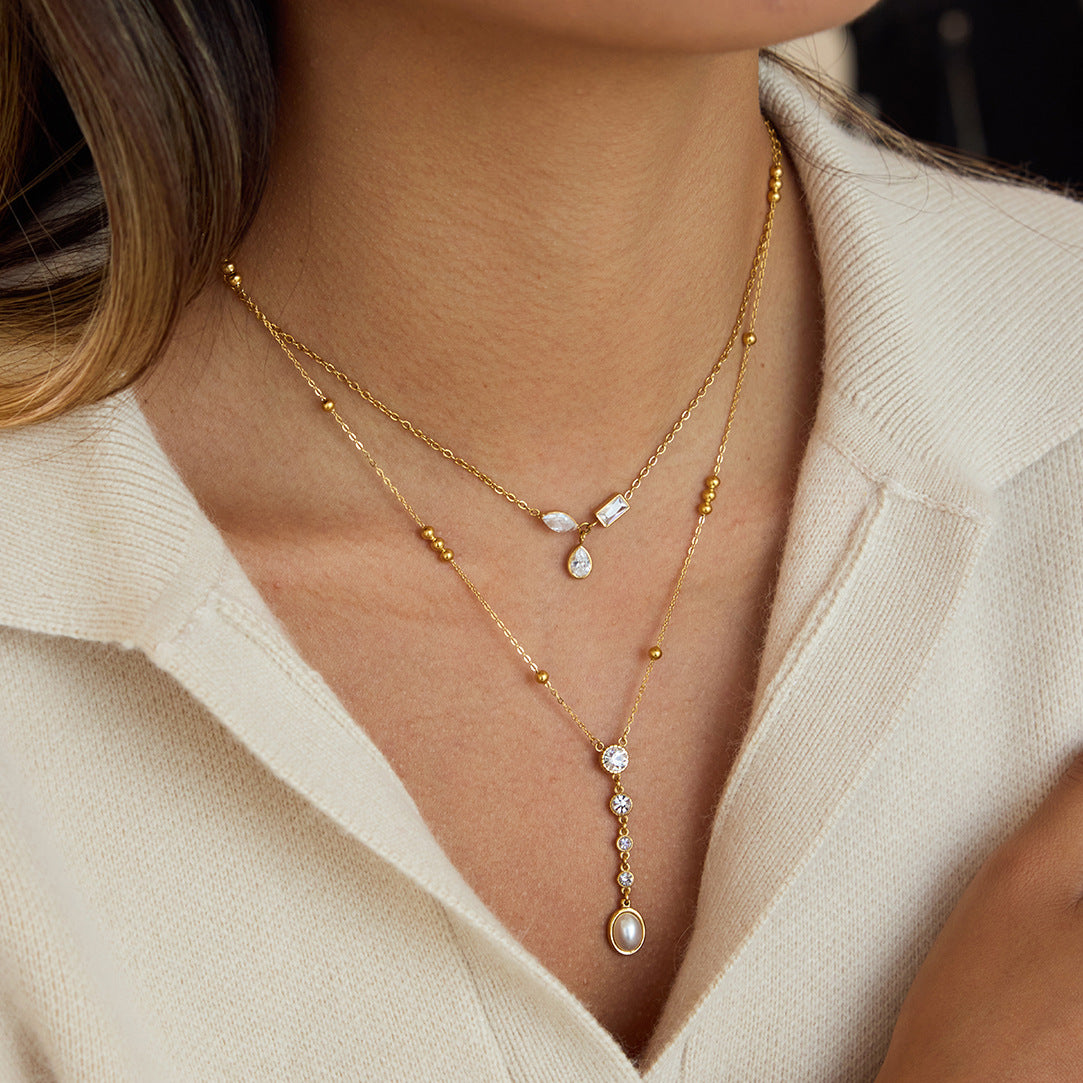 Collar con colgante de triángulo geométrico minimalista de acero de titanio chapado en oro de 18 quilates para mujer