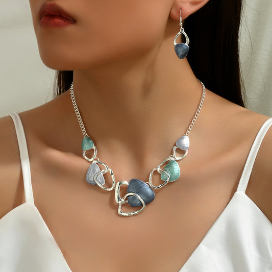 Conjunto de collar con colgante de esmalte redondo estilo OL a la moda y pendientes de botón para mujer con diseño irregular y cadena a la altura de la clavícula