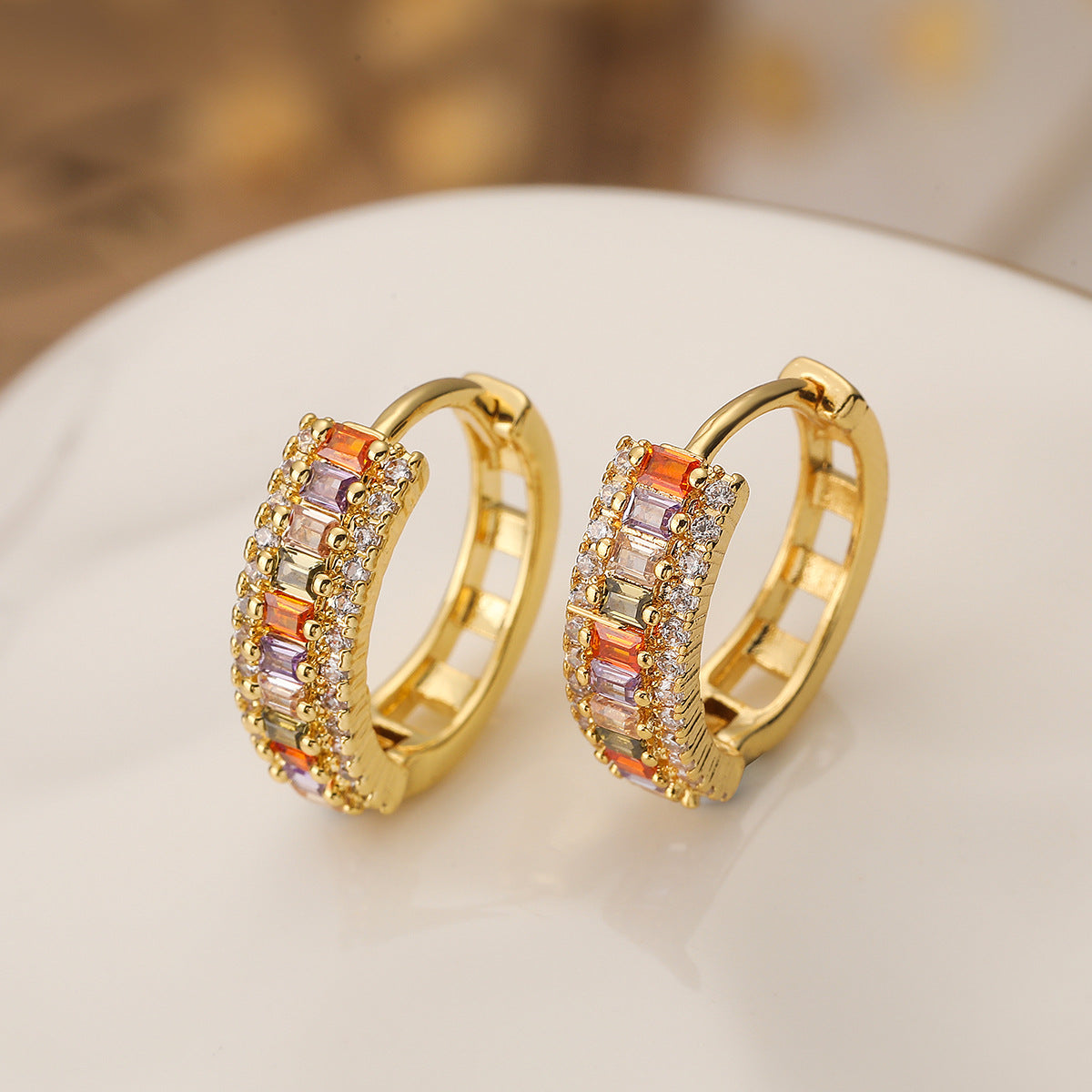 Orecchini a cerchio minimalisti geometrici in rame con placcatura in oro e zirconi, da donna
