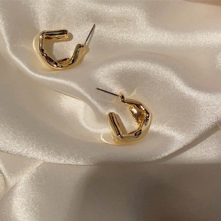 Orecchini da donna geometrici minimalisti in metallo con finitura lucida e placcatura in oro, per l'uso quotidiano