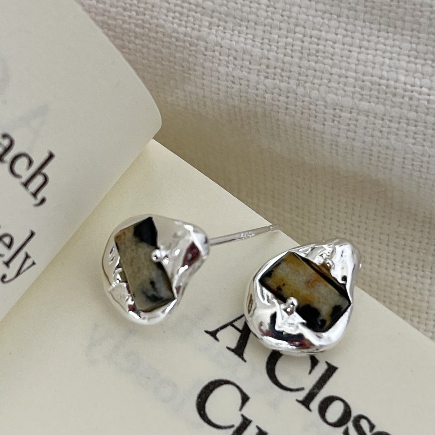 Minimalist Waterdrop-Shaped 925 Sterling Silver Stud Earrings with Pearl Inlay for Women