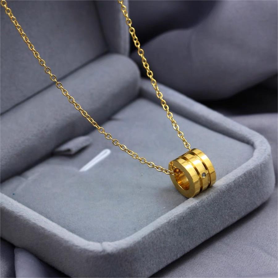 Collana con Pendente Minimalista in Acciaio al Titanio con Strass e Catena a O Placcata Oro da Donna