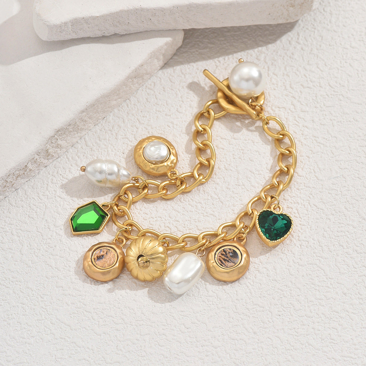Geometric Heart-Shaped Zinc Alloy Bracelet with Rhinestone Inlay for Women, Fashionable and Versatile Everyday Accessory