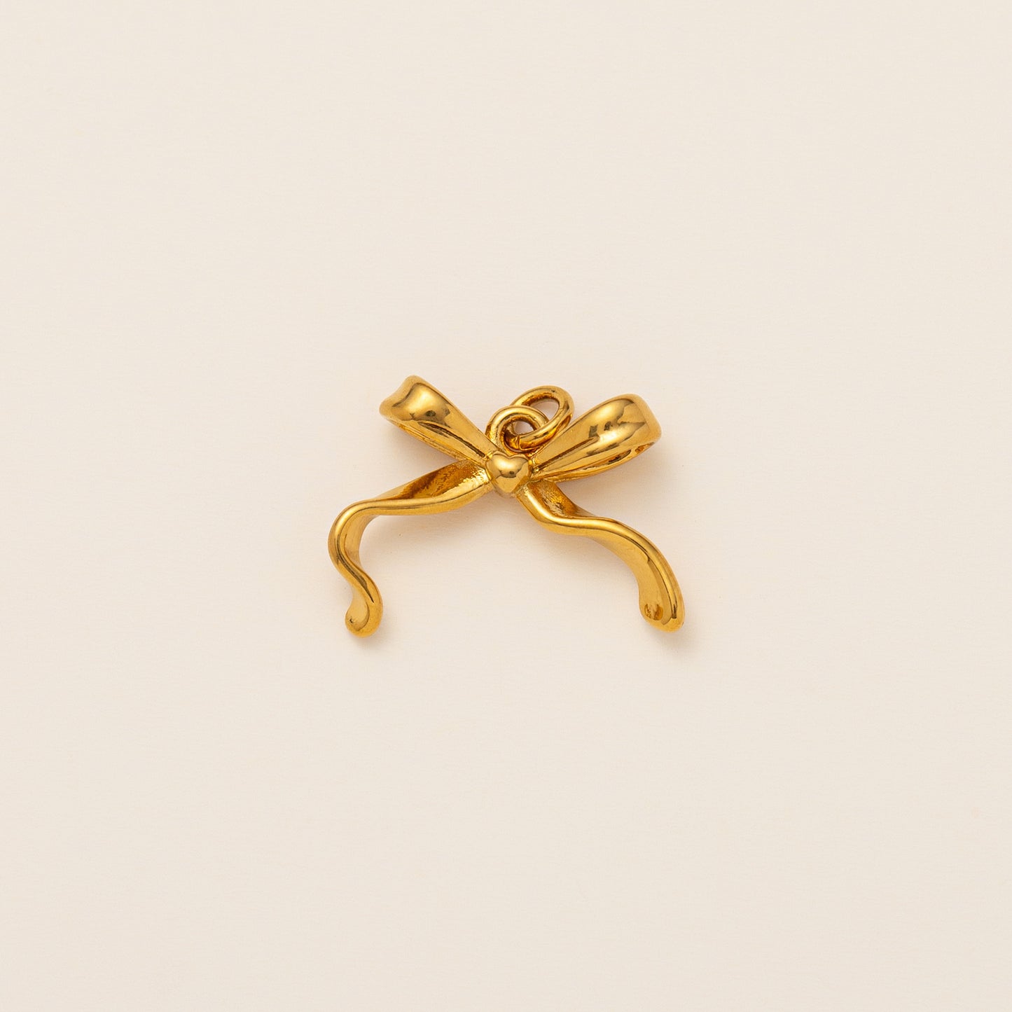 Barra de dijes de corazón chapado en oro de latón a la moda para mujer